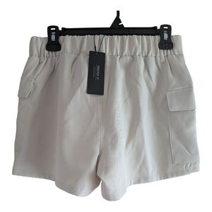 Women's Cream Shorts. Size M. NWT.